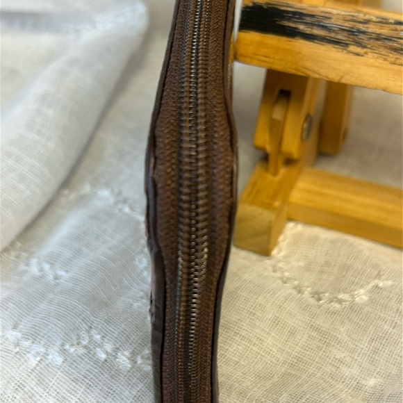 Fossil almost NEW leather wallet zip around wallet wristlet - Picture 4 of 12